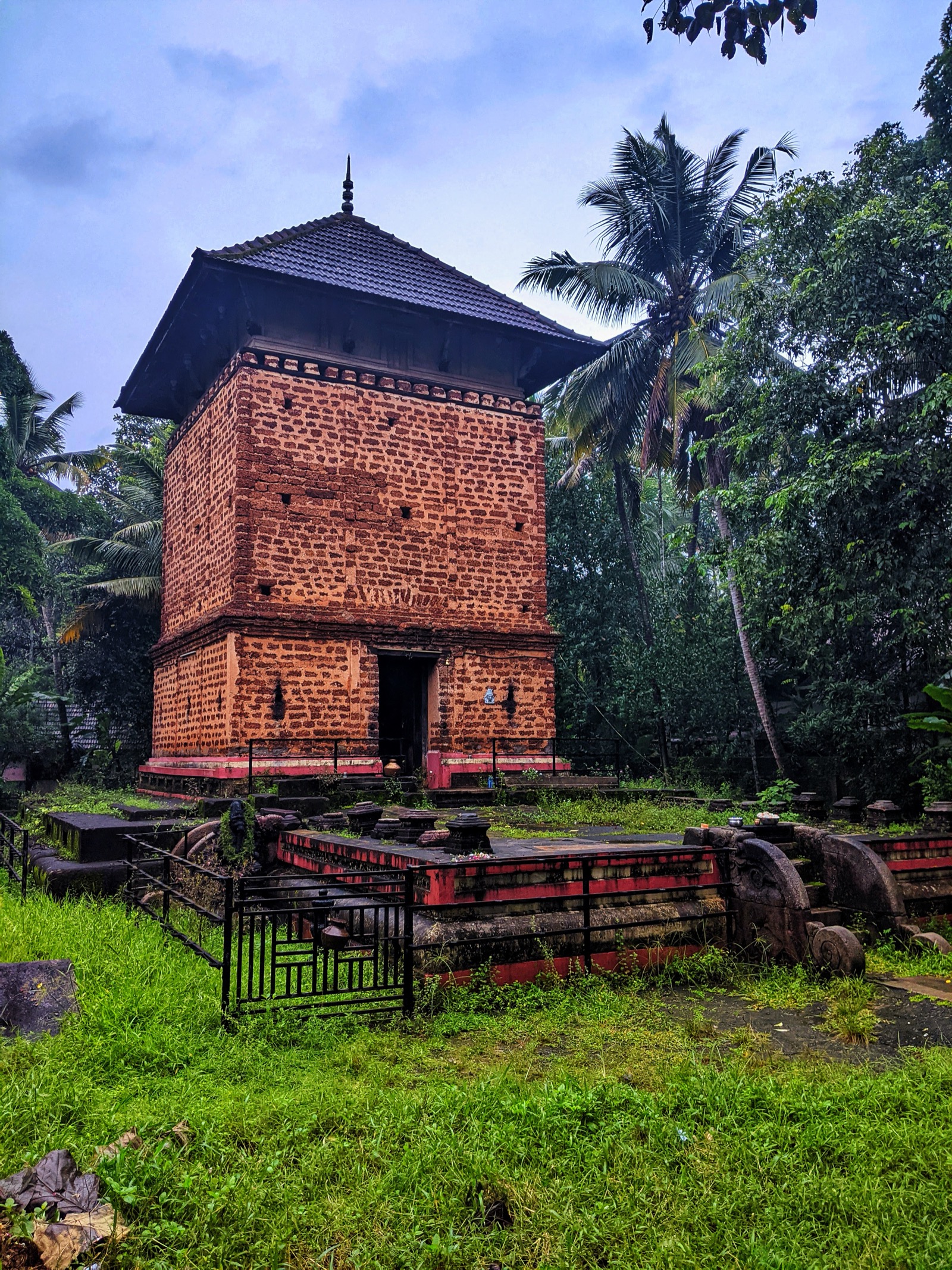 Keezhthali Shiva Temple